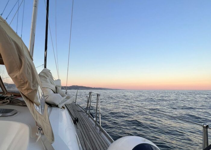 Sailboat Rental Vivanita sailing around Badalona